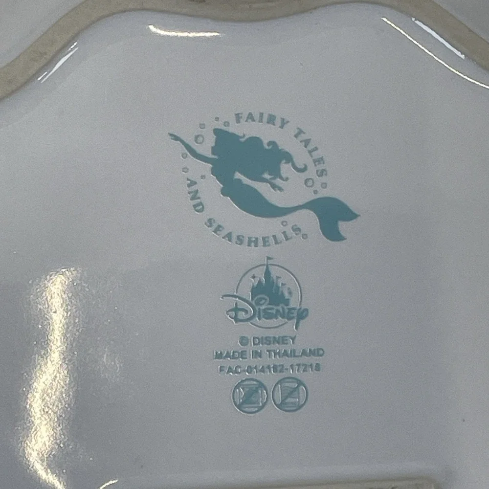 DISNEY PARKS THE LITTLE MERMAID ARIEL‎ SEAHORSE DISH PLATE FAIRY TALES SEASHELLS